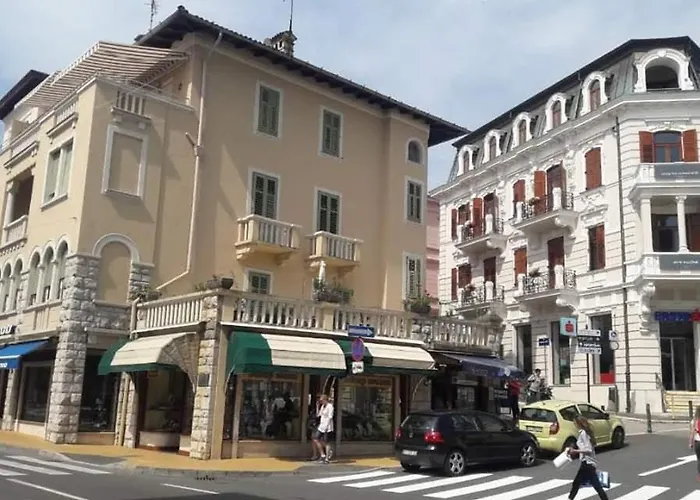 Iva, Opatija Centar