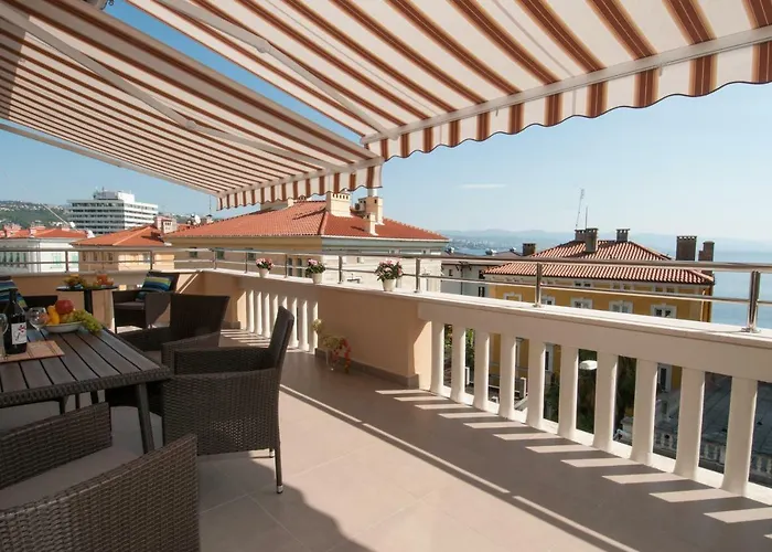 Iva, Opatija Centar