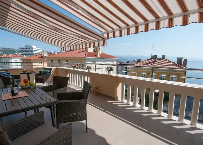 Iva, Opatija Centar