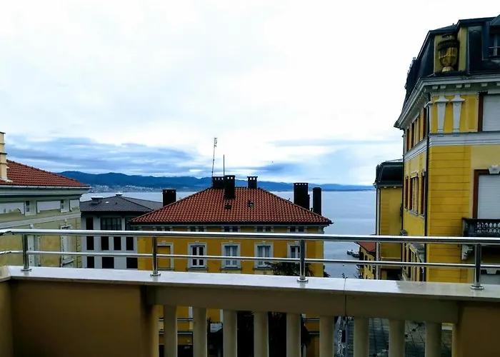 Iva, Opatija Centar