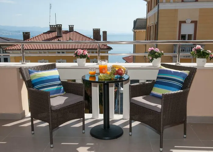 Iva, Opatija Centar